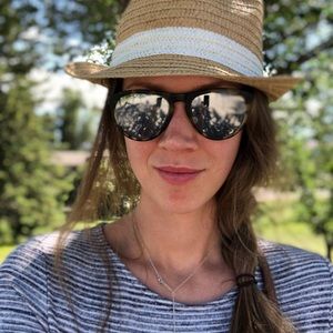 Meet your Posher, Sarin